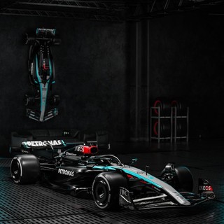 Modelo 1.2 Carro de Corrida W15 2024 Hamilton Artesanal Fibra de Vidro e Polietileno F1 Preto/Prata