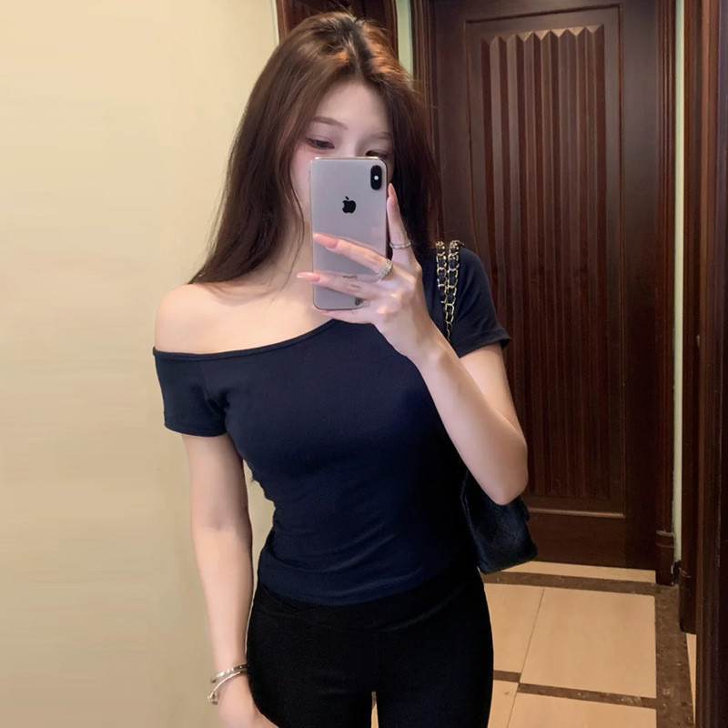 เสื้อยืดเปิดไหล่แบบไม่สมมาตร ไซส์เรียบ สไตล์ human design