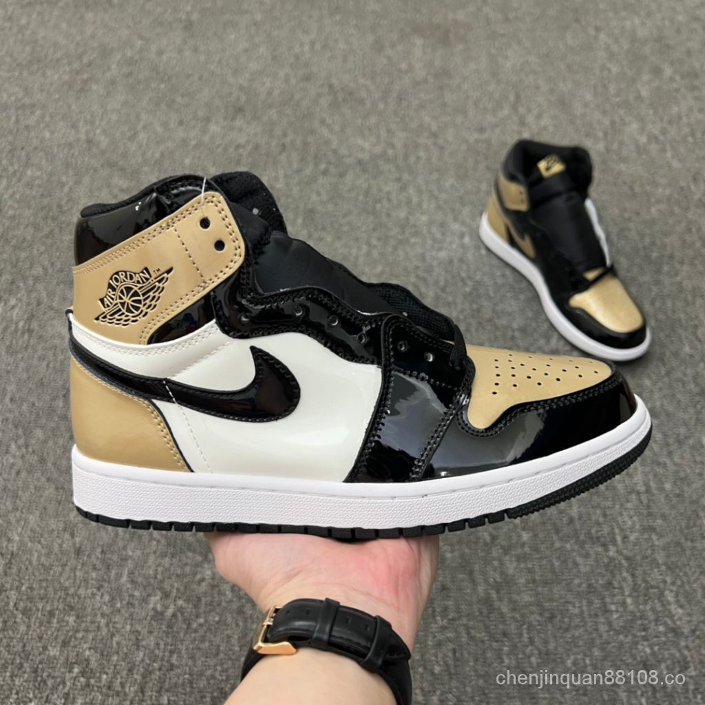 Air 1 Retro High OG NRG Gold Toe รองเท้าสําหรับกิจกรรมกลางแจ้งและบาสเก็ตบอล