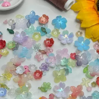 ลูกปัดดอกไม้ อะคริลิค คละโทนสีสดใส 20 กรัม สำหรับงาน DIY