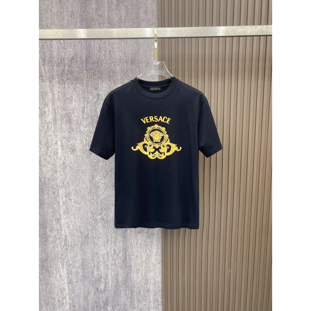 Versace Versace tee พิมพ์แขนสั้นผู้ชายผู้หญิงเสื้อยืด Commuter เสื้อยืดหลวมเสื้อยืดออกแบบฟิตเนสยุโรป