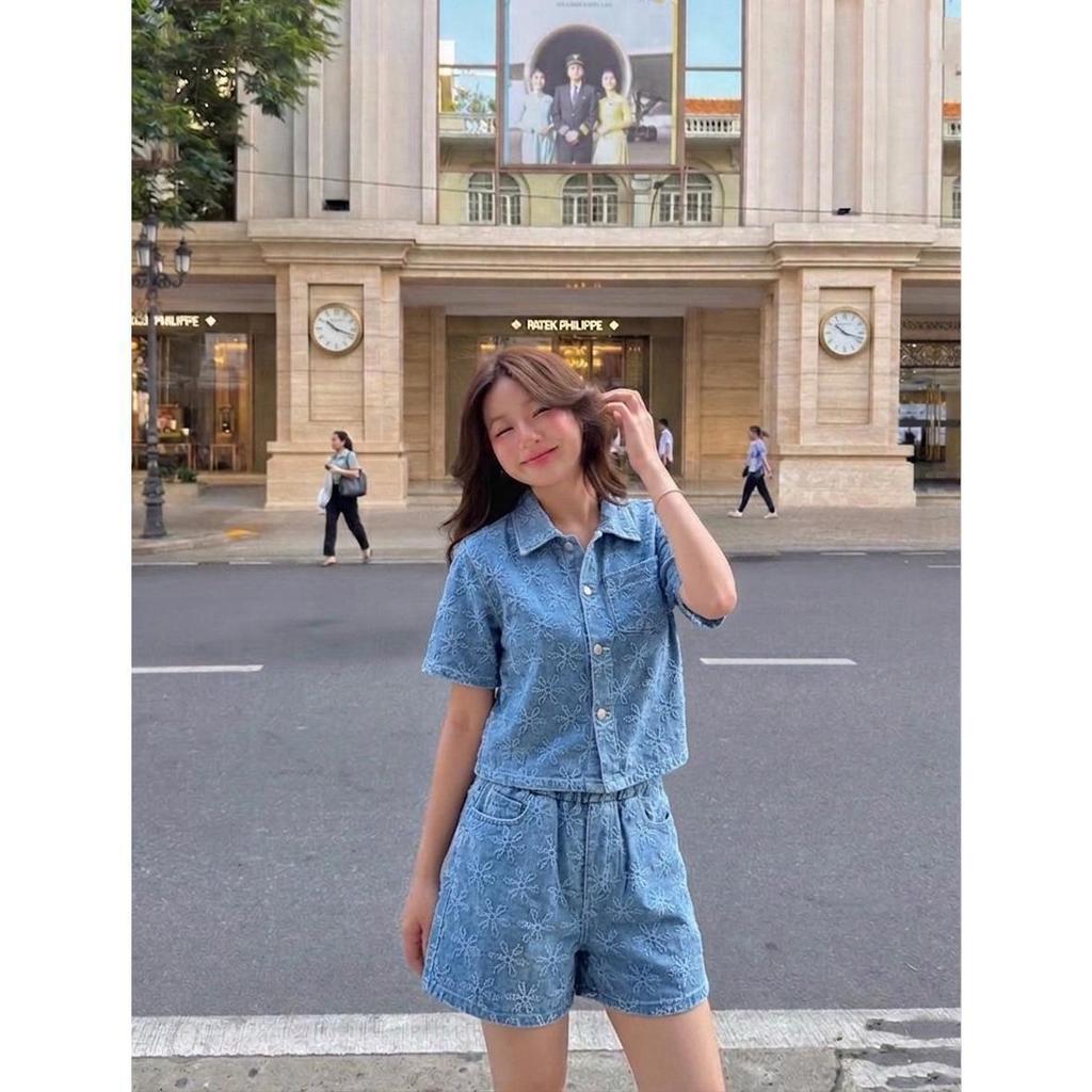 ชุดเซ็ตยีนส์ 2 ชิ้น เสื้อเเขนสั้น+กางเกงขาสั้นเอวสม็อค งานผ้ายีนส์สวยๆ เเมทช์ทุกลุค-6051