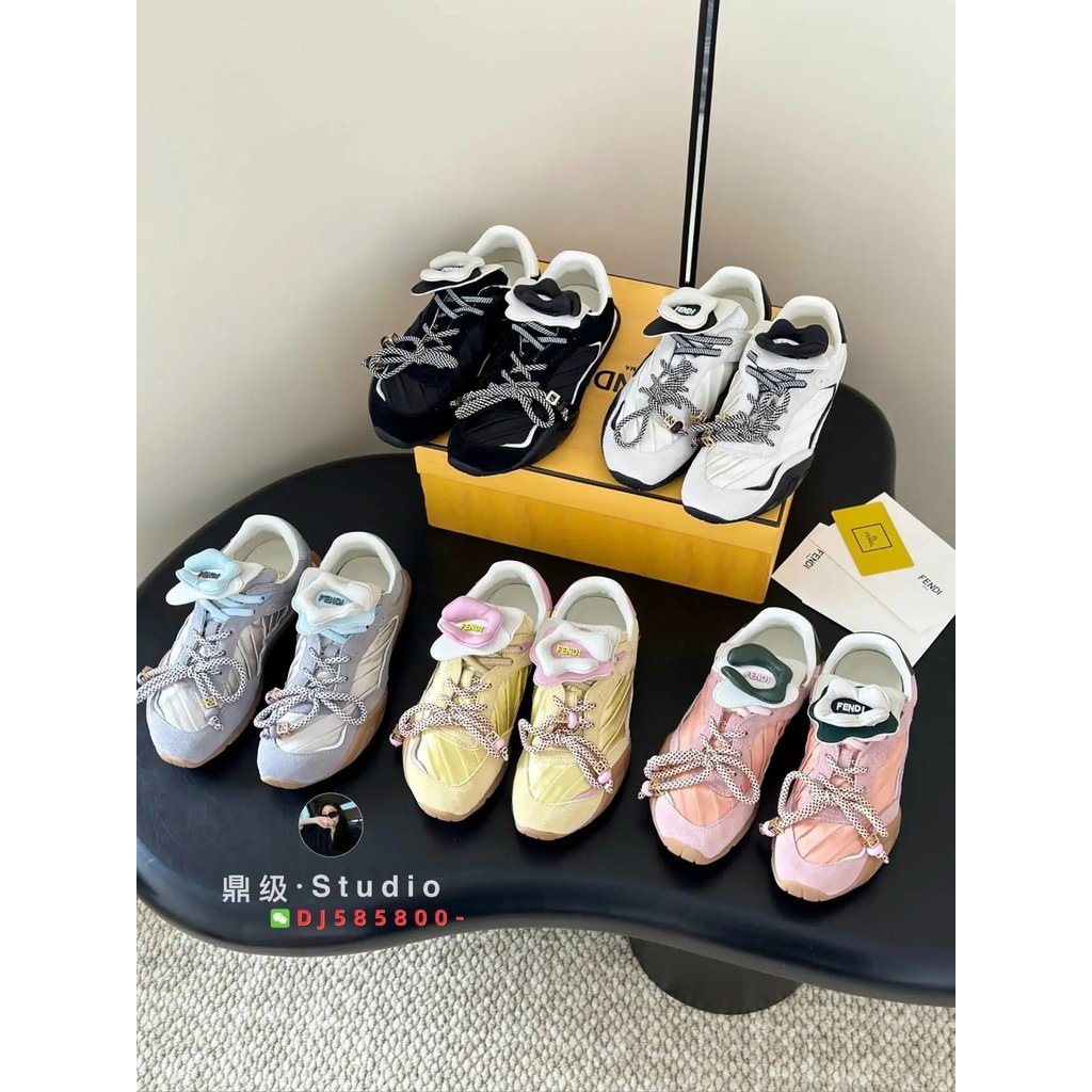 ** 26ss สไตล์ใหม่ Wave Pulse ดอกไม้ Retro รองเท้าผ้าใบผู้หญิง Fendi ดอกไม้ Lace-Up การฝึกอบรมเยอรมัน