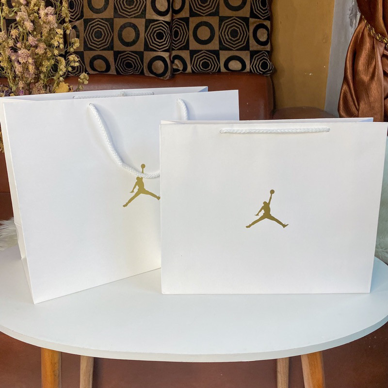 ถุงกระดาษ Jordan Gold เหมาะกับกล่องรองเท้า Air Jordan Shopping Bag