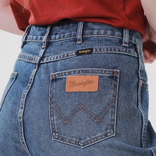 WRANGLER กางเกงยีนส์ผู้หญิง คอลเลคชั่น Wrangler Legends เอวสูง ทรงขาม้า รุ่น WR S126WBOTN04 สียีนส์กลาง