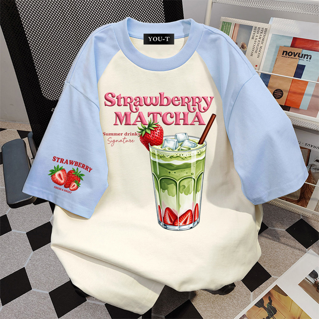 YUME🌸oversizeการบล็อกสีแบบแร็กแลน ผ้าCotton 100%เรียบง่ายและมีสไตล์ พิมพ์ลาย "Strawberry matcha"เสื้