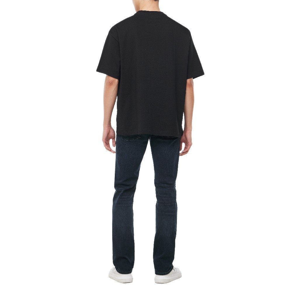 CALVIN KLEIN เสื้อยืดคอกลมแขนสั้นผู้ชาย Standard Logo ทรง Relaxed รุ่น 40HM228 UB1 - สีดำ รูปที่ 3