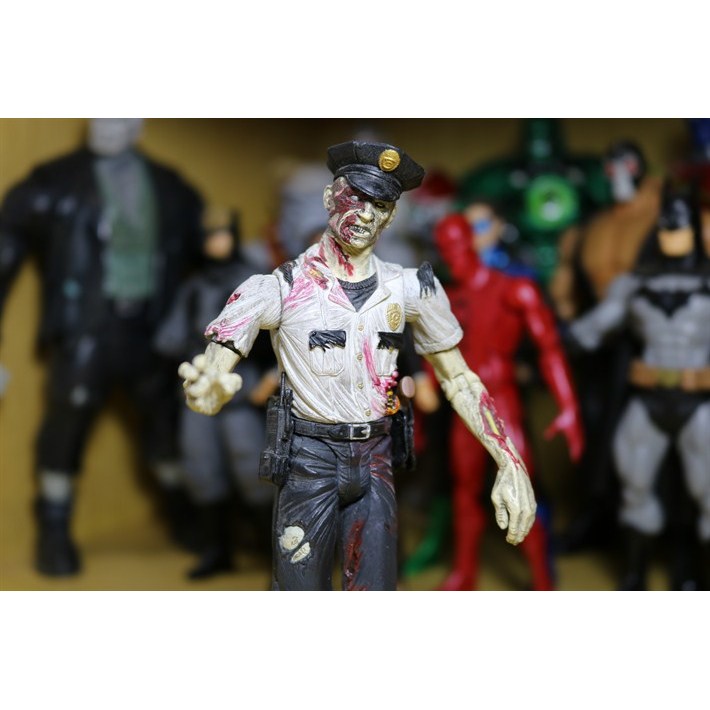 Walking Dead Resident Evil Resident Evil Resident Evil Zombie Police Action Figure Out of Print สินค