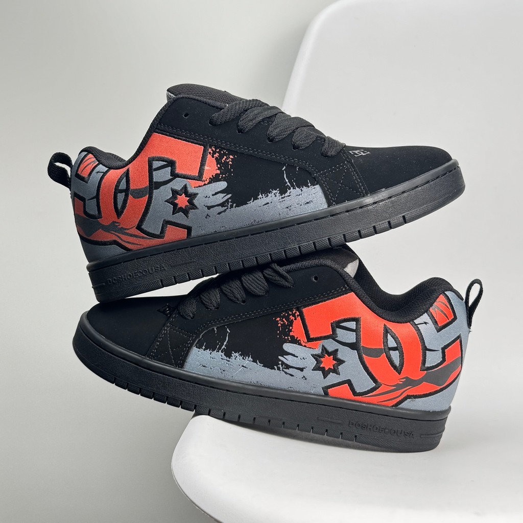 ✅DC Shoes Court Graffik รองเท้าขนมปังอินเทรนด์กันลื่นและทนทานรองเท้าบอร์ดต่ํา