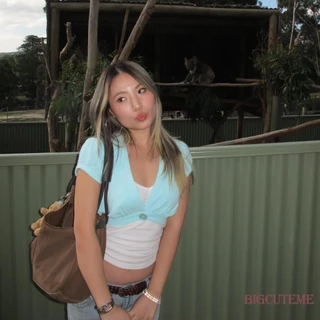 []~ เสื้อครอปคอวีแขนสั้นสีพื้นสําหรับฤดูร้อนสําหรับผู้หญิง