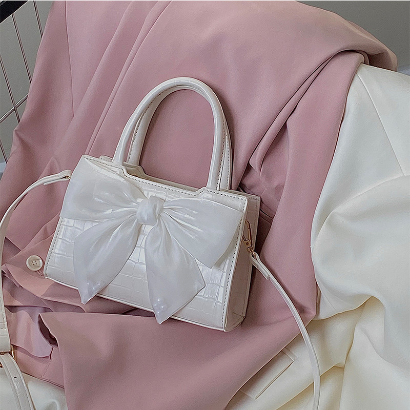 ZARA ของแท้ ออกแบบเฉพาะสำหรับผู้หญิง กระเป๋าสะพายข้างทรงสี่เหลี่ยมพร้อมโบว์ อินเทรนด์