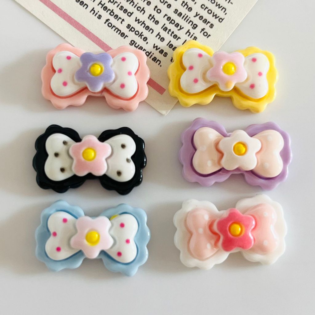 ดอกไม้ขนาดเล็กแบบเรซิ่น สำหรับตกแต่ง DIY เคสมือถือ รองเท้า และอุปกรณ์ประดับตกแต่งอื่นๆ