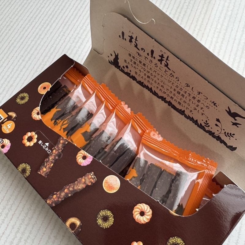 นําเข้า Morinaga Morinaga Twig Chocolate Donut Cake Box 59g เคลือบบิสกิตบาร์ขนม#进口森永Morinaga小枝巧克力甜甜圈