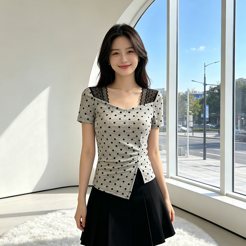 ลายจุดฝรั่งเศสสแควร์คอแขนสั้นเสื้อยืดลูกไม้เย็บเอวแคบ ผอมลง ดูผิดปกติ กรีด ออกแบบด้านบนจีบเสื้อขนาดเล็กฤดูร้อนบางสไตล