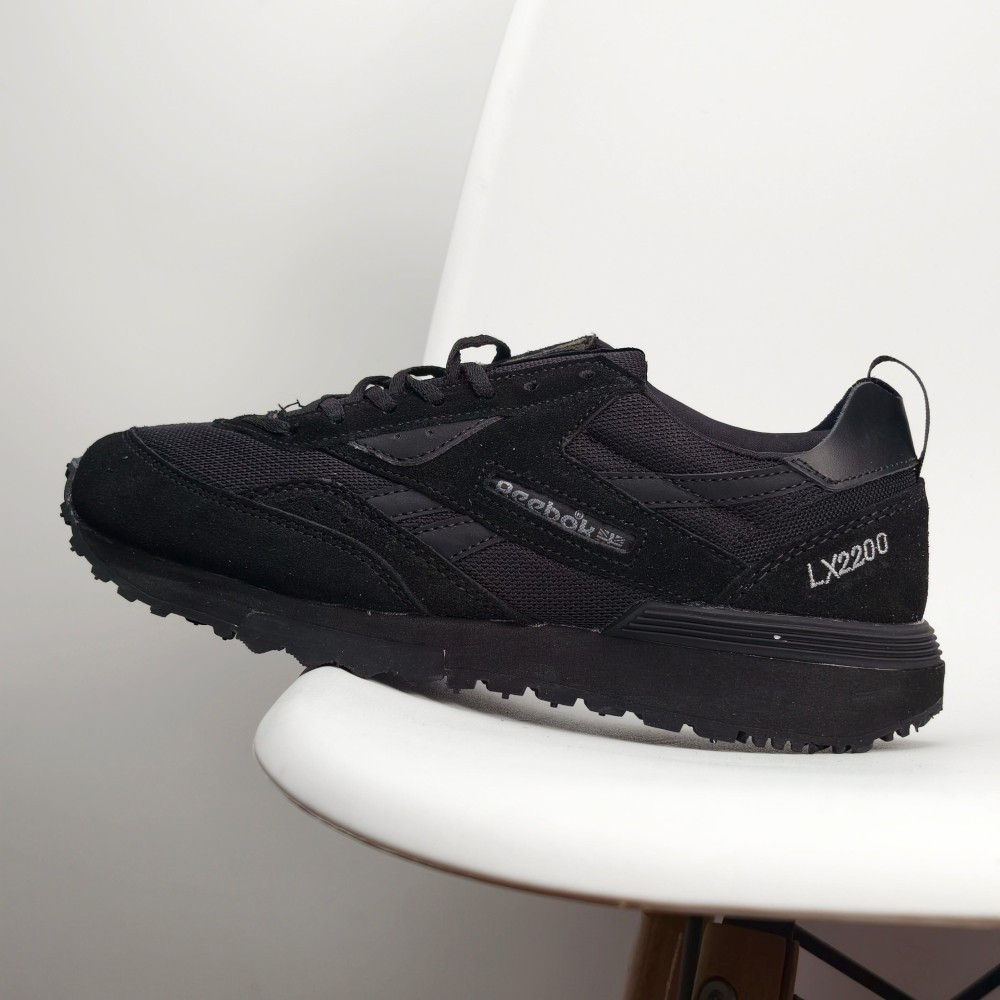 REEBOK LX 2200 รองเท้าผ้าใบสําหรับผู้ชายและผู้หญิง Unisex รองเท้าวิ่งคู่ Retro รองเท้าลําลองสีดํา GK