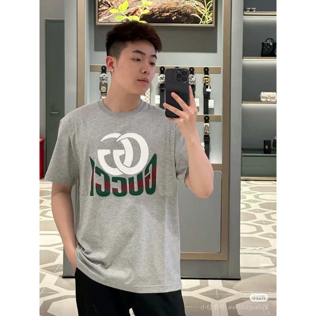 GUCCI/GUCCI/6XL2026 คลาสสิกรอบคอแขนสั้นเสื้อยืดผู้ชายผู้หญิงสบายๆหลวมขนาดใหญ่ Joint High-End Street 