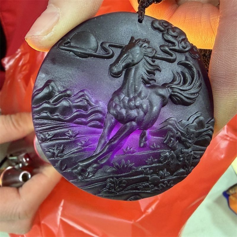 Optimized Black Medicine Amber Horse to Success Round Pendant Amber Zodiac Horse Pendant Sweater Cha