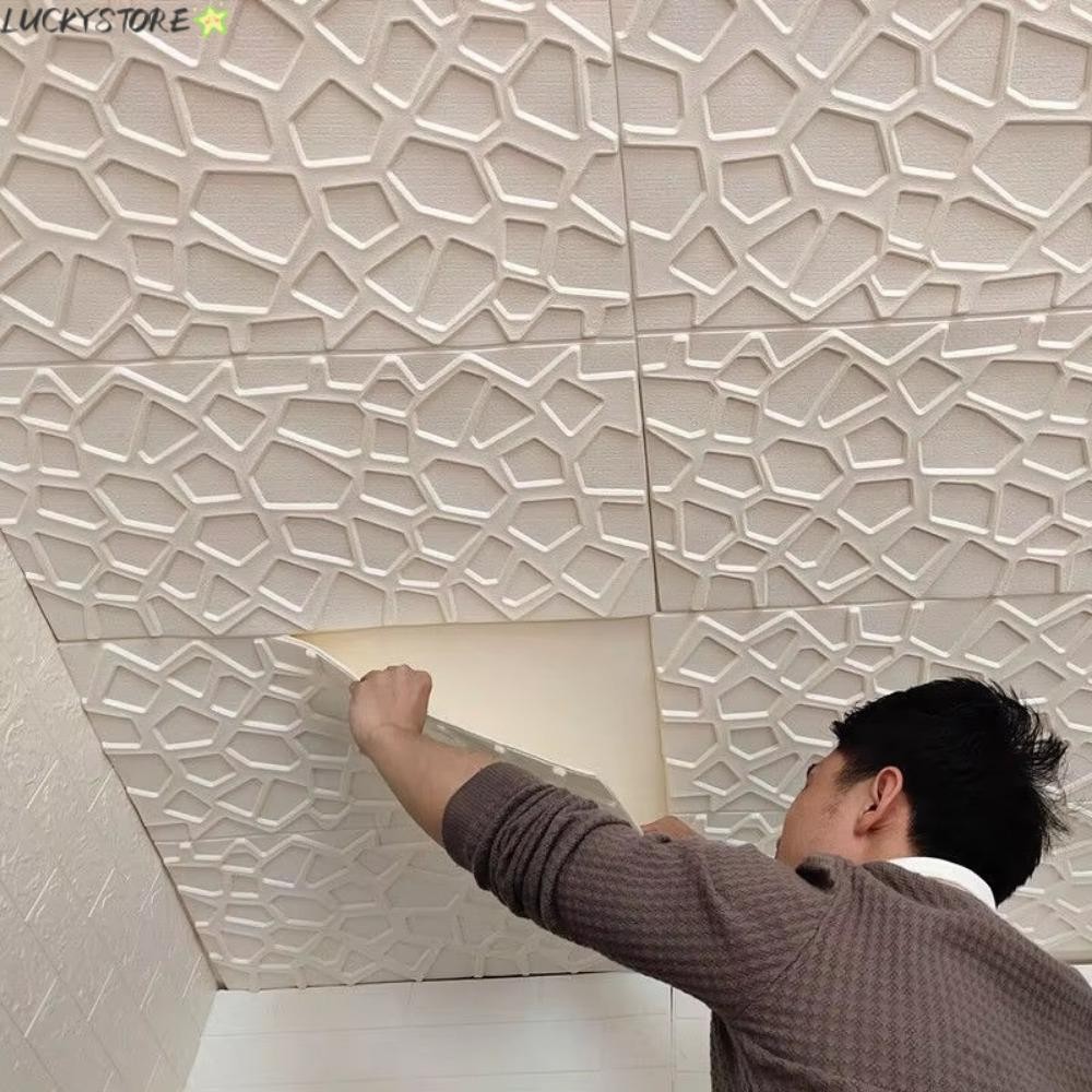 เพดานโฟมสำเร็จรูปพร้อมสติกเกอร์ติดฝ้าเพดาน ขนาด 35x35 ซม. มีกาวในตัว ป้องกันน้ำได้ ใช้งานง่ายในการตกแต่งห้อง