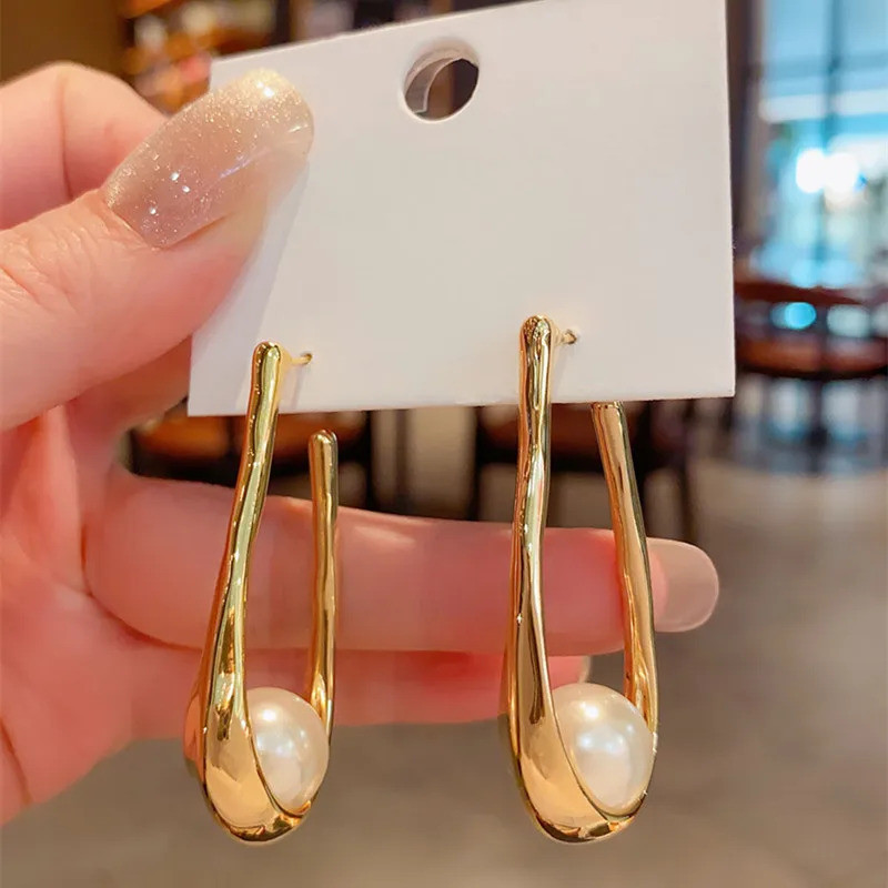 2023 Luxury fashion Gold Color Unique Earrings Shell Pearl Hollow Drop Earrings Women Party Engageme