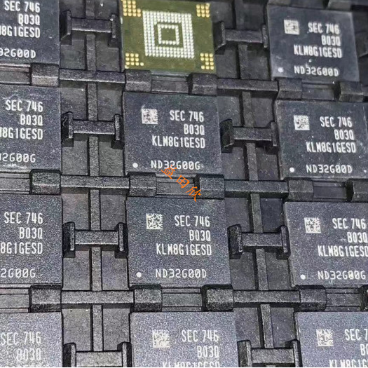 ของแท้ KLM8G1GESD-B03Q KLM8G1WEPD-B031 Samsung 153 Ball Ready Stock Direct Shot