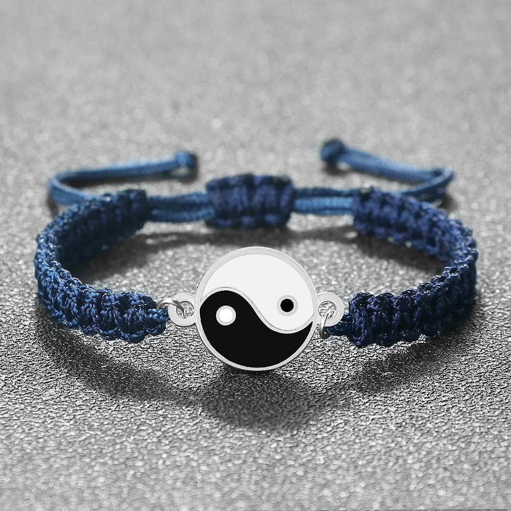 สร้อยข้อมือ Tai Chi Gossip Bracelet & bangle สีดำและสีขาวยกกำลังให้ความสมดุล Yin Yang