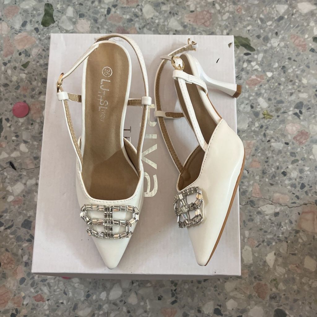 新款水钻双B扣蓝头高跟跟鞋女 Naked colour包头感อเนกประสงค์รองเท้า Rhinestone Double B Buckle Fine Heeled Pointed High