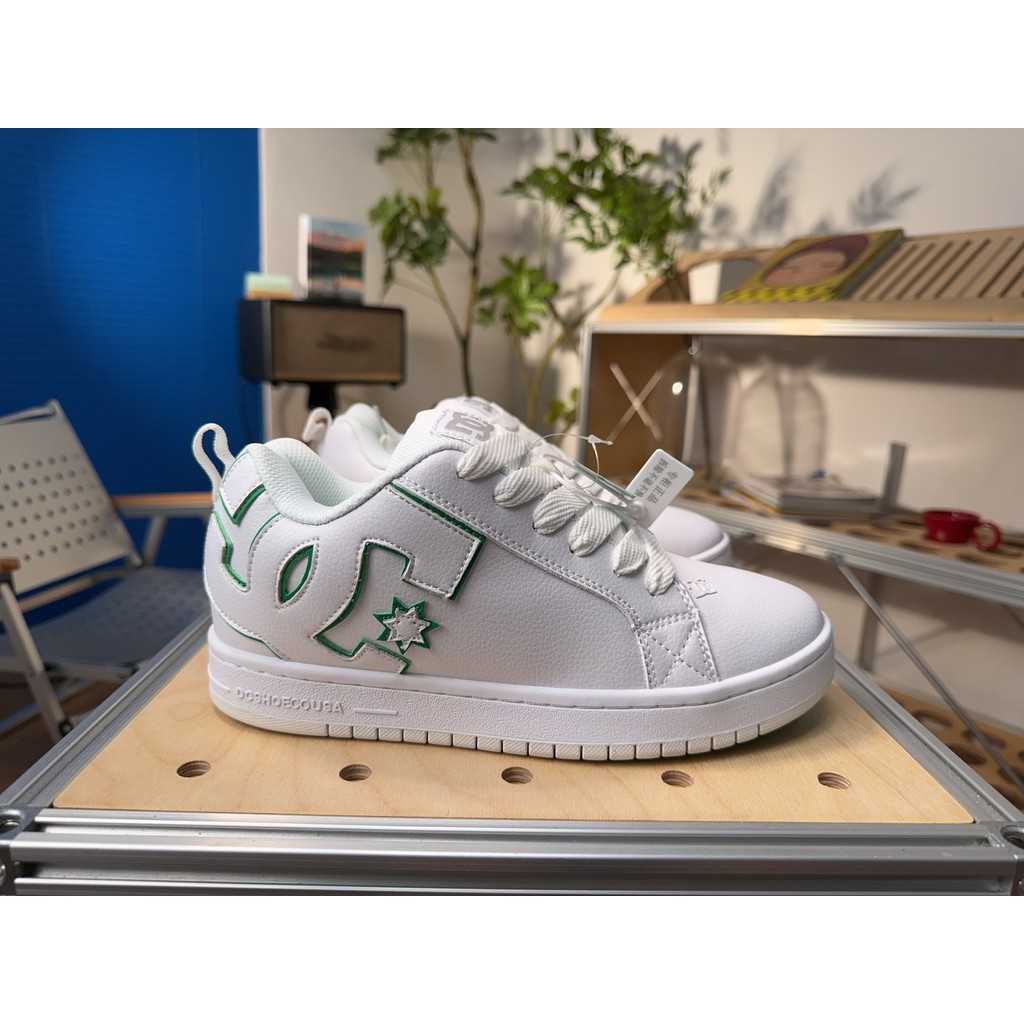 ✅DC Shoes Court Graffik รองเท้าขนมปังอินเทรนด์กันลื่นและทนทานรองเท้าบอร์ดต่ํา