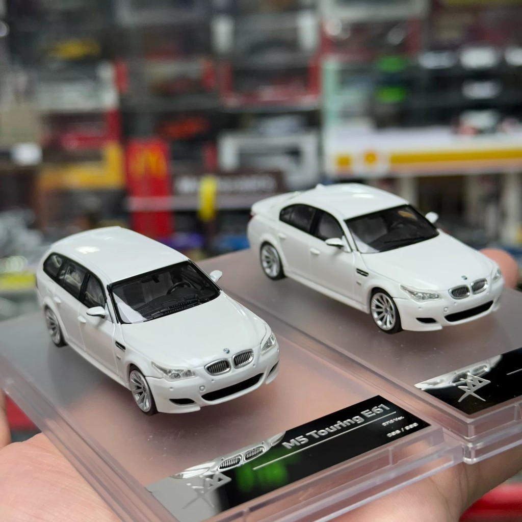 [ออกพิมพ์] พร้อมสต็อก [KING MODEL BMW M5 E60 E61 รุ่นสามภาค (หากคุณมีคําถามใด ๆ ติดต่อออนไลน์ฝ่ายบริ