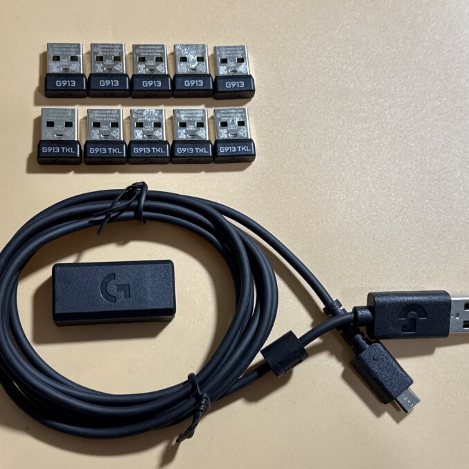 แป้นพิมพ์ Logitech G913 ของแท้ของแท้ Logitech G913G913TKLG913TKL อะแดปเตอร์สายชาร์จตัวรับสัญญาณ