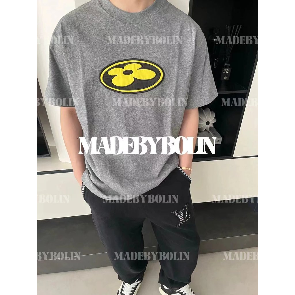 ต้นฤดูใบไม้ร่วง Fei Dong Xiu Four-leaf Clover ป้ายปักสติกเกอร์เสื้อคอกลมผู้ชายผู้หญิง