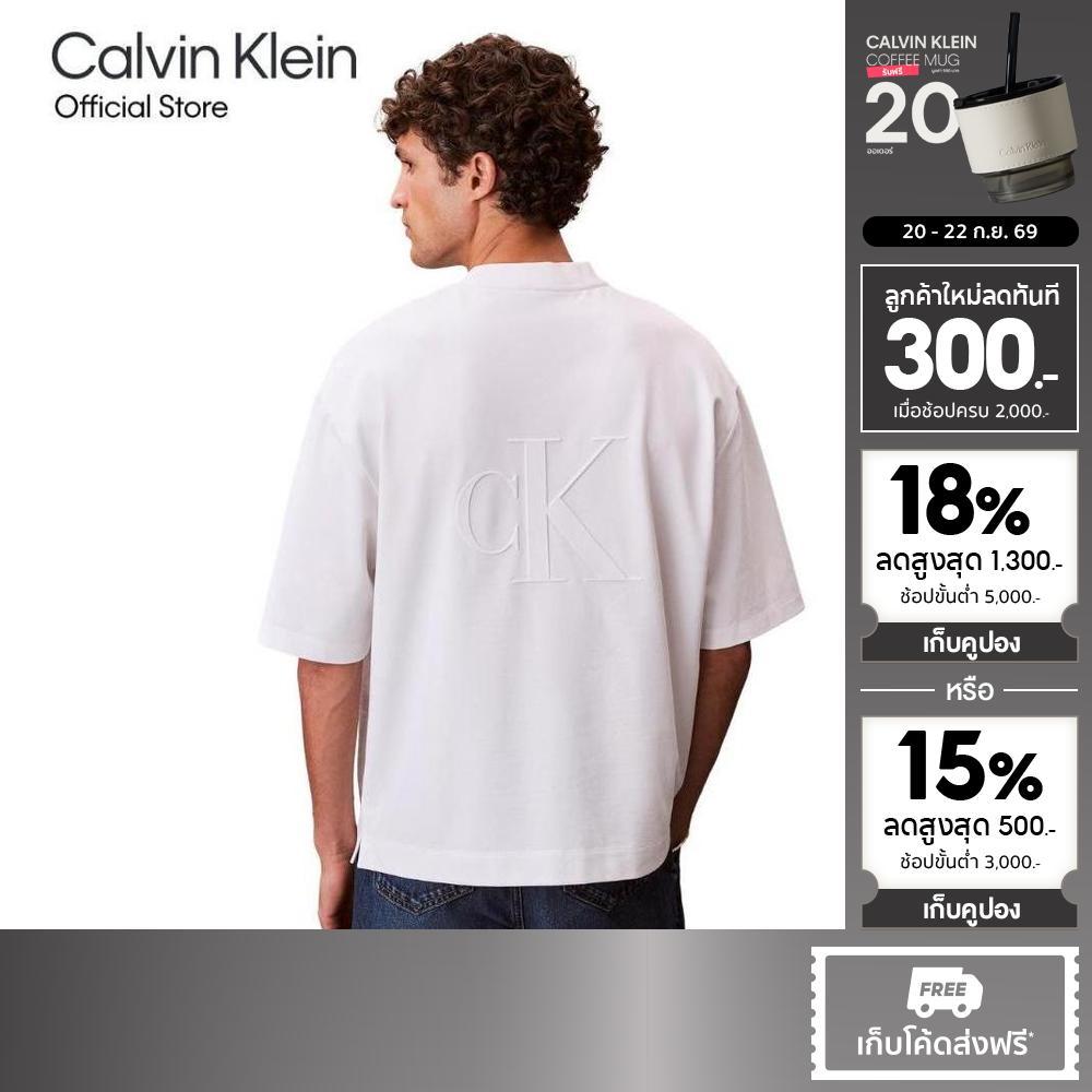CALVIN KLEIN เสื้อยืดคอกลมแขนสั้นผู้ชาย Embossed Monogram Cooling Pique ทรง Relaxed รุ่น 4RF203G YAF-สีขาว