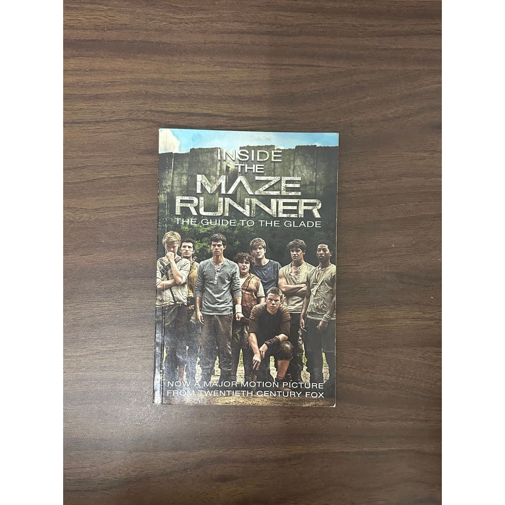 [หนังสือมือสอง] Inside the Maze Runner: The Guide to the Glade - Random House & Veronica Deets [สภาพ