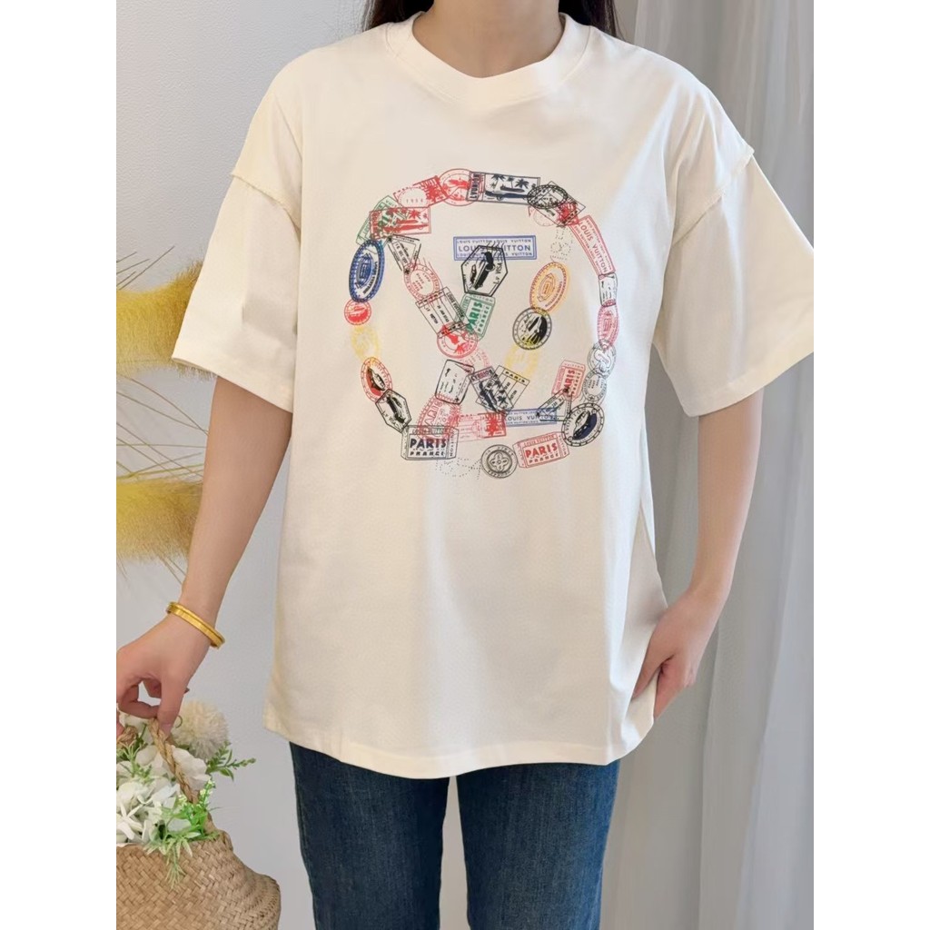 LOUIS VUITTON/LV/2026 คลาสสิกรอบคอแขนสั้นเสื้อยืดผู้ชายผู้หญิงพิมพ์เสื้อยืดเคาน์เตอร์ Synchronous กี