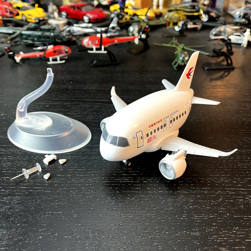 การ์ตูนการ์ตูนเครื่องบินรุ่น Q เครื่องบินโดยสารเครื่องบินไข่ China East Airlines Global First C919 E