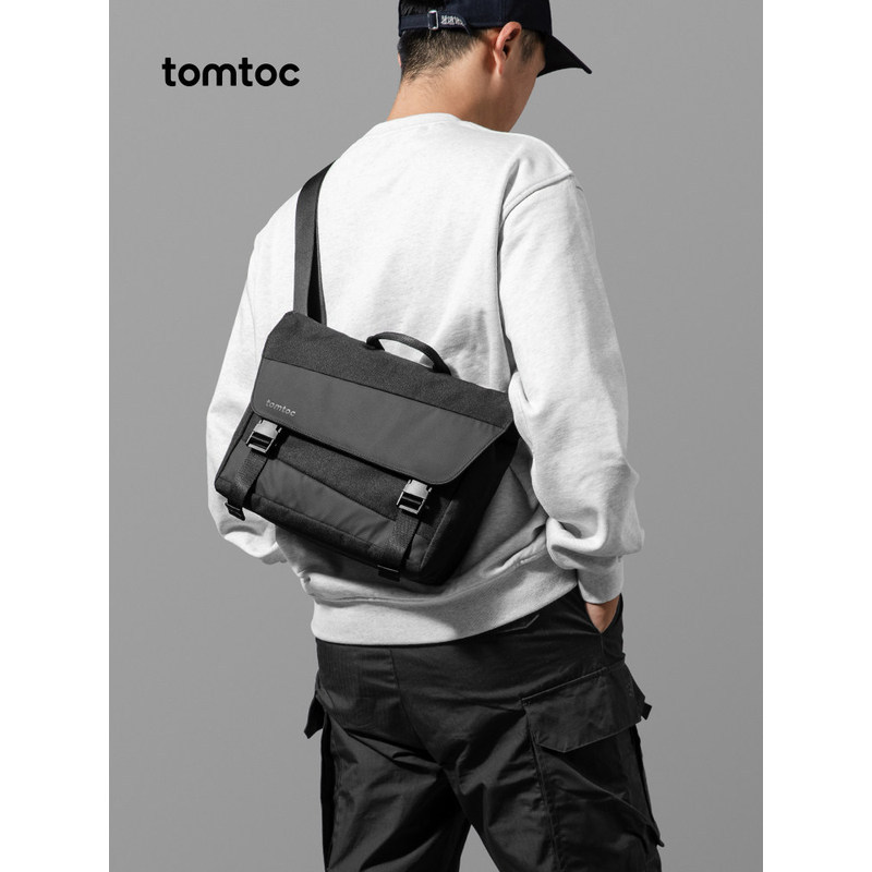 กระเป๋าสะพายข้าง Tomtoc Messenger Bag สำหรับผู้ชาย กระเป๋าความจุขนาดใหญ่สำหรับนักศึกษามหาวิทยาลัย กร