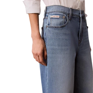 CALVIN KLEIN กางเกงยีนส์ผู้หญิงเอวสูง High-Rise Cropped Wide Leg Denim รุ่น 47G762G 1MG-สีฟ้า