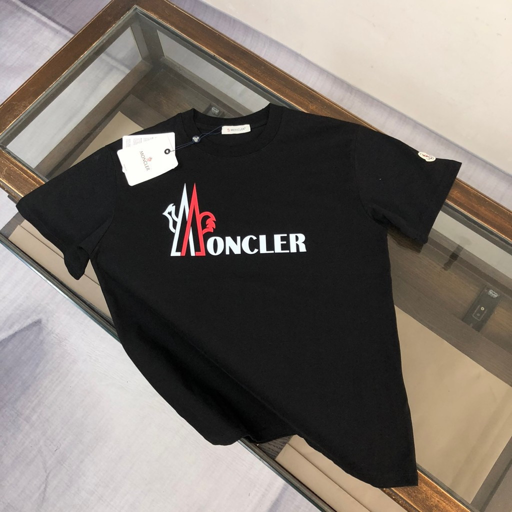 Moncler/Moncler 2026 คลาสสิกรอบคอแขนสั้นเสื้อยืดผู้ชายผู้หญิงสไตล์หลวมขนาดใหญ่ภายในไหล่ด้านหน้าสบายๆ