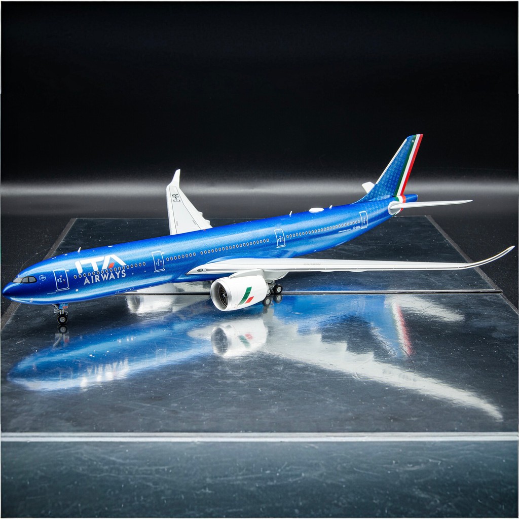 JCwings Italian Airlines A330neo White Box Alloy Aircraft Model 1: 200 เครื่องประดับสะสม