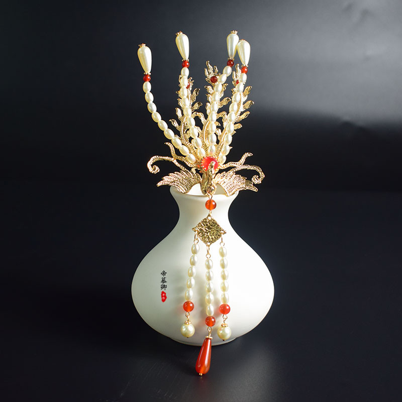 Haifoo Di Muqing กับอุปกรณ์เสริมทรงผมแบบ Phoenix Red Mansion Dream พร้อมตัวหน่อประดับเพิร์ลและเข็มขั