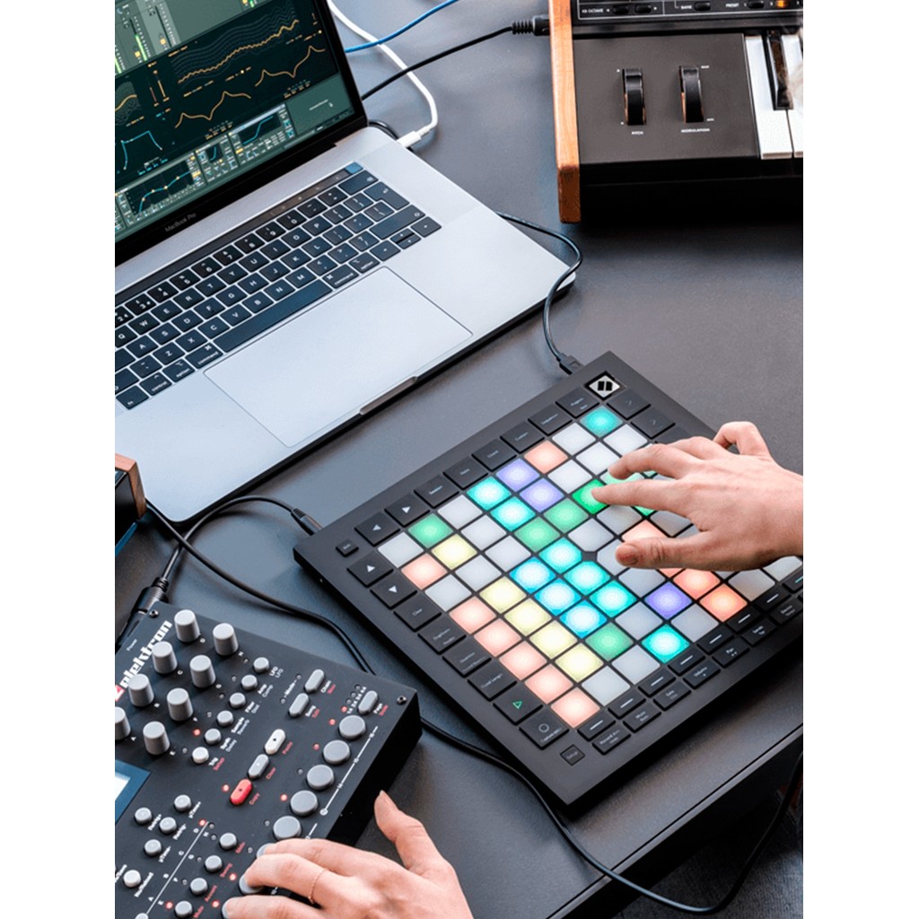 American Novation LAUNCHPAD PRO X MINI 三角电动仪 แผ่นรองไฟฟ้า