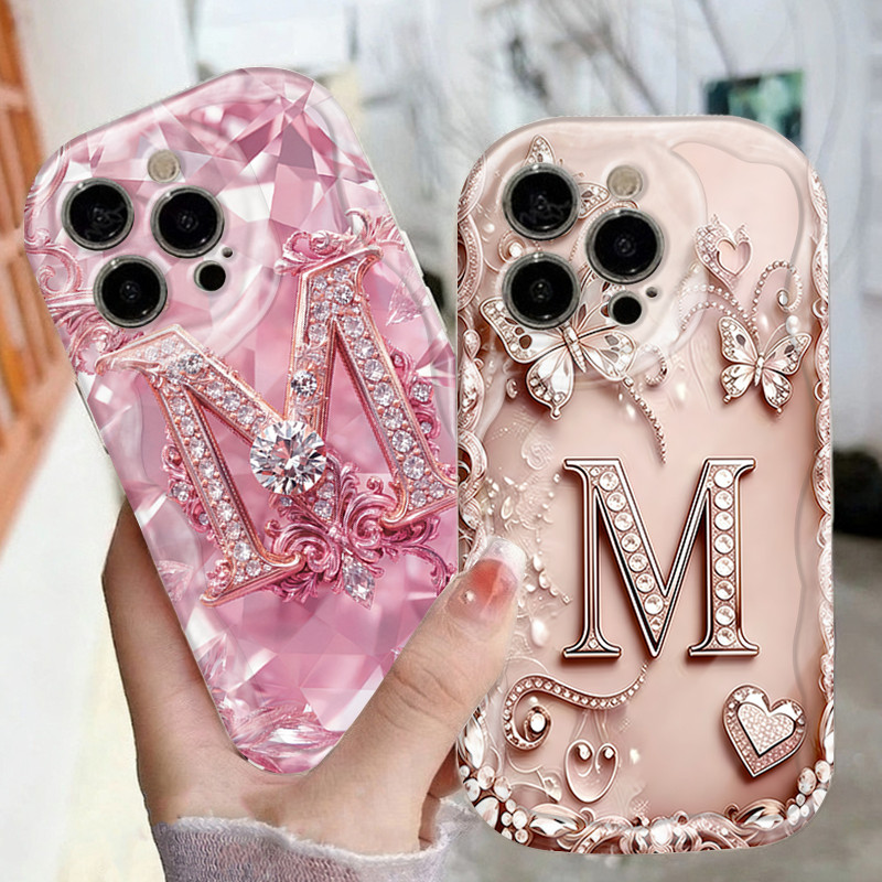 Letter M หรูหราประณีตปกหลังสําหรับ IPhone 11 12 13 14 15 16 17 Pro Max Plus 6 7 8 Plus XR XS Max ป้อ