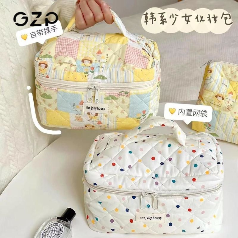 [GZP] กระเป๋าเครื่องสําอางมูลค่าสูงสไตล์ใหม่ความจุขนาดใหญ่จุดสีสันสดใสความจุขนาดใหญ่แบบพกพา Outing C