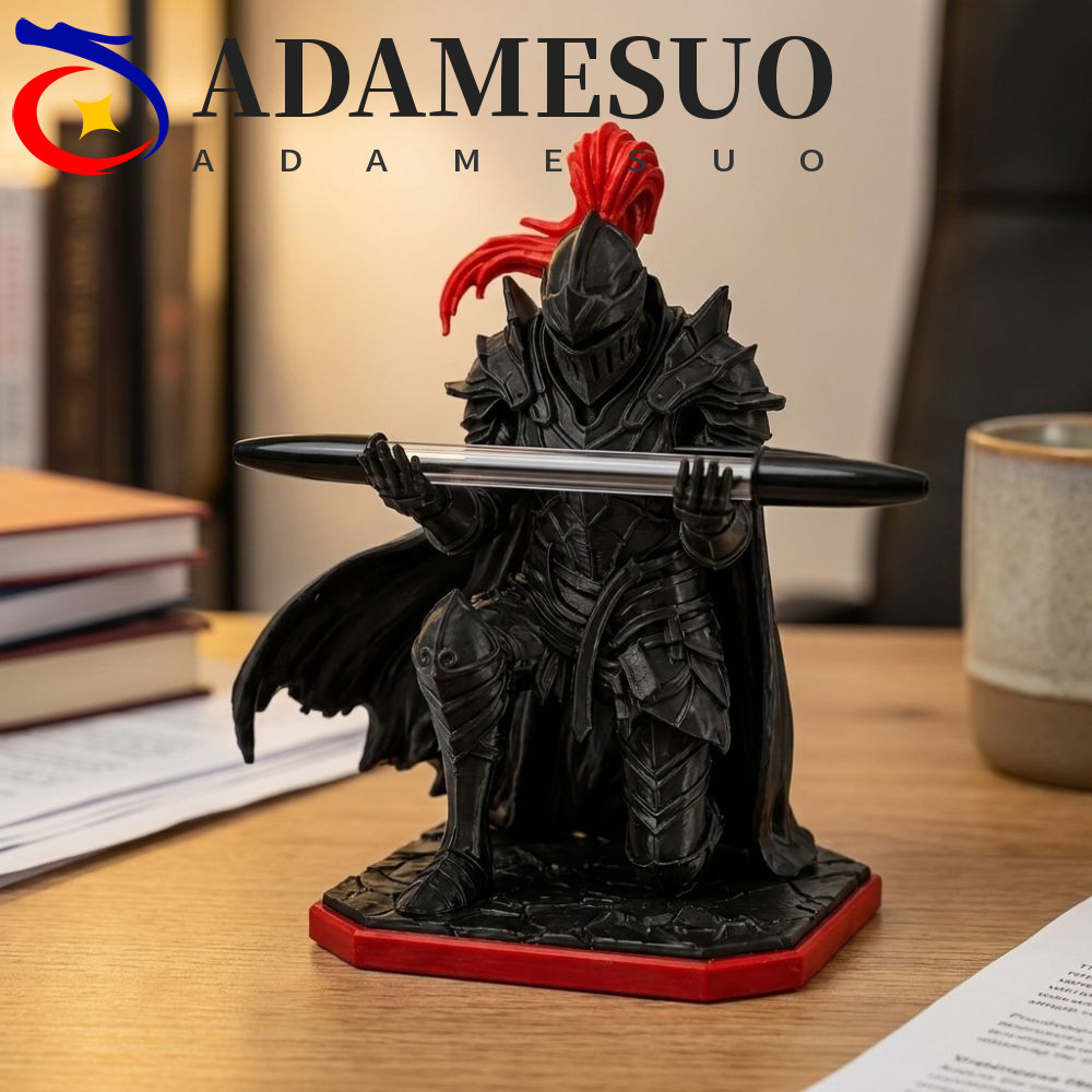 ADAMESUO Kneeling Knight ที่ใส่ปากการูปปั้น,พลาสติกของขวัญแปลกใหม่ยุคกลางนักรบโต๊ะปากกา,Multi-functional 3D พิมพ์สีแดง Plume ปากกาผู้ถือจอแสดงผลเครื่องเขียน