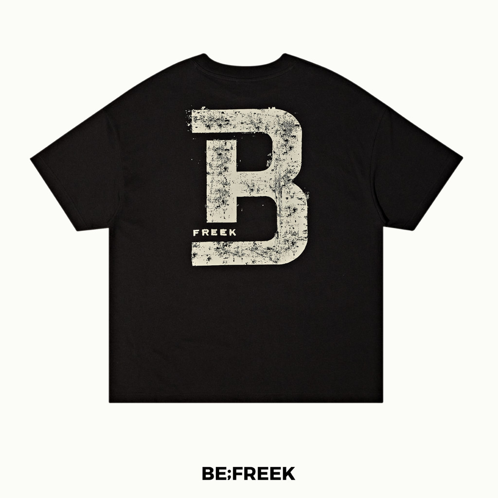 BE;FREEK เสื้อยืดพิมพ์ลาย B FREEK สไตล์ OVERSIZE สีดํา B FREEK OVERSIZE เสื้อยืดสีดํา