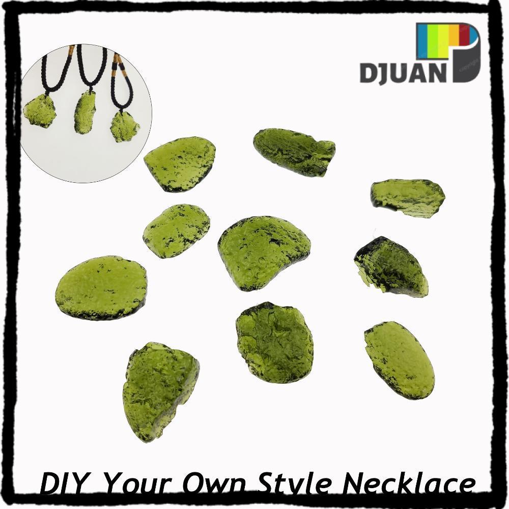 DUOJUAN Moldavite หินคริสตัลแฟชั่นอุปกรณ์เสริมสําหรับผู้หญิงผู้ชายเครื่องประดับทําหินไม่สม่ําเสมอ