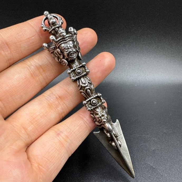 เนปาลทิเบตเหล็กเย็นสามด้าน Puba Vajra เดสก์ท็อปตกแต่ง Tantric Dharma เครื่องมือ Sky เหล็ก Vajra Vajr