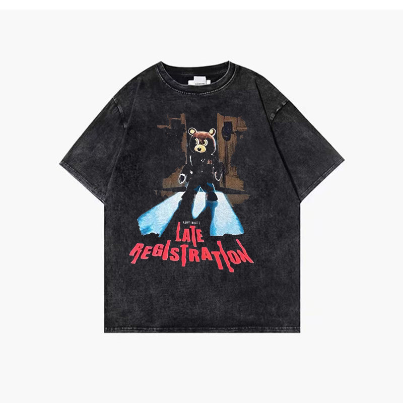 Kanye West Kanye West Drop-Out Bear Vintage High Street Retro เสื้อยืดแขนสั้นหลวมผู้ชายผู้หญิงยาว @-