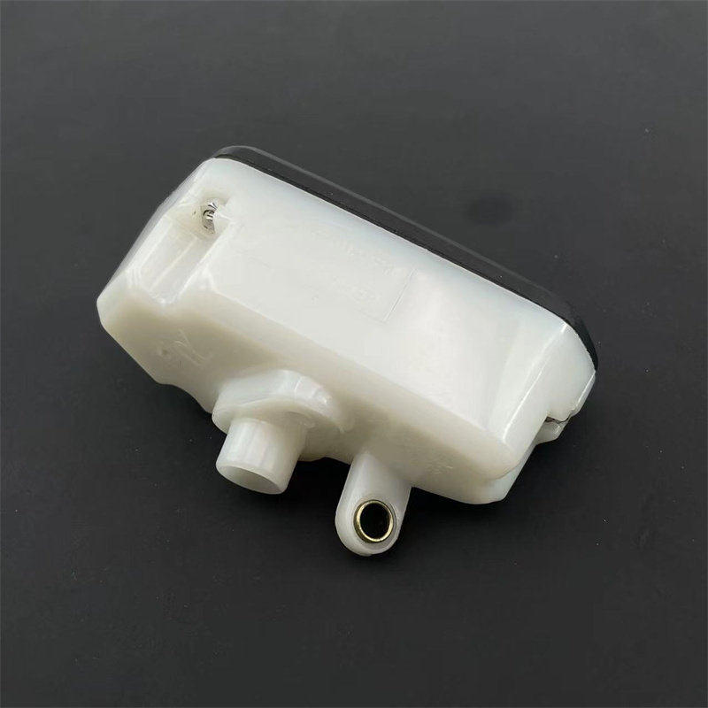 ที่ขายดีที่สุดเหมาะสําหรับคาวาซากิ Z750 Z1000 GTR1400 10-17เบรกปั๊มด้านบนหม้อน้ํามันถ้วยน้ํามันสามเห