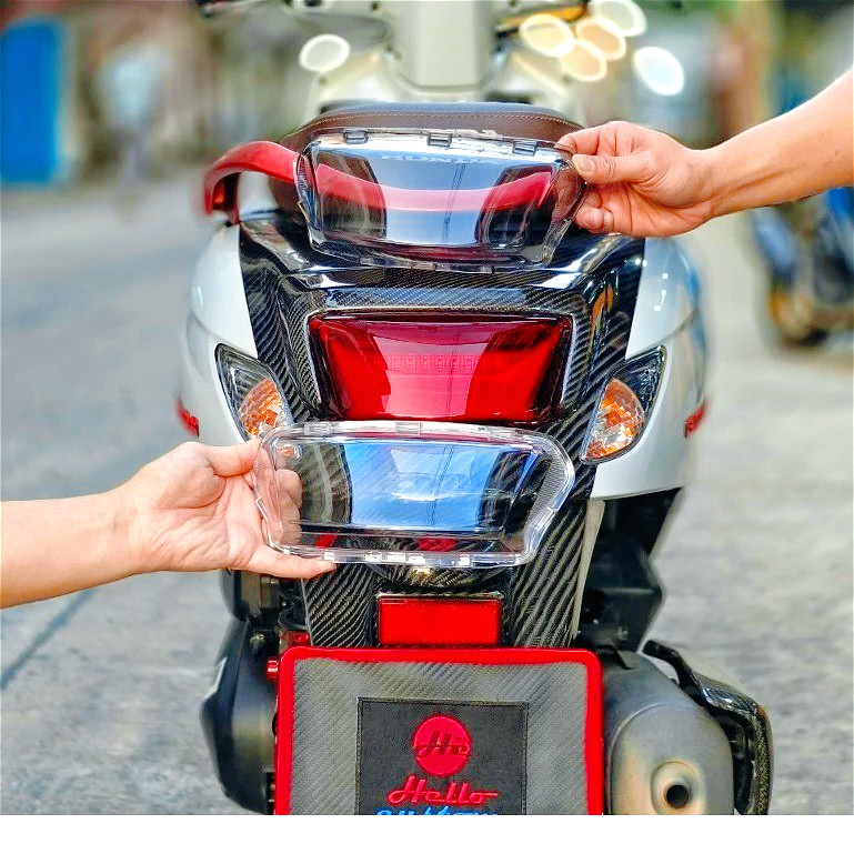 ครอบไฟท้าย กรอบไฟท้าย Giorno+ 125 ครอบไฟท้าย มีให้เลือกแบบ สีใส สีสโมค Giorno+ 125