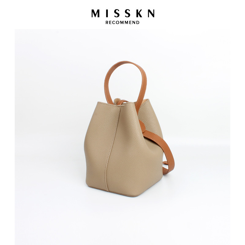 กระเป๋าสะพายข้าง Liya ทำจากหนังวัวแท้ สไตล์เรียบหรู ใช้ได้ทั้งงานประจำและยามว่าง